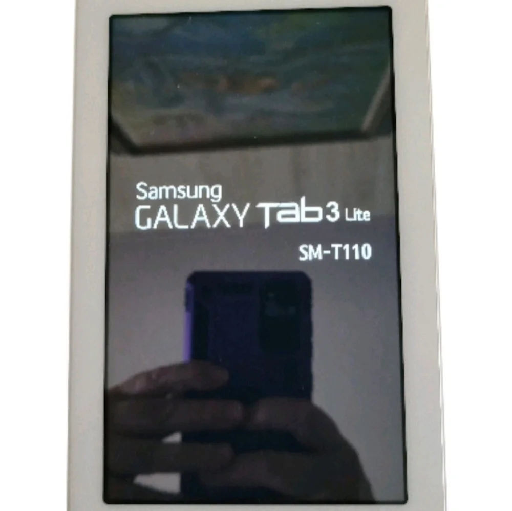 Samsung Galaxy Tab 3/SM-T110/8GB/Wi-Fi Only/7inches/White/Works/Screen Unlocked.